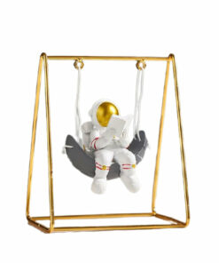 figurine-astronaute-balancoire