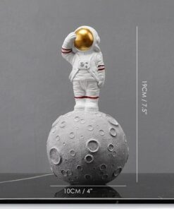 figurine petit astronaute lune or